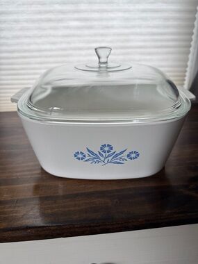 CorningWare Blue Cornflower 4Qt casserole dish with top